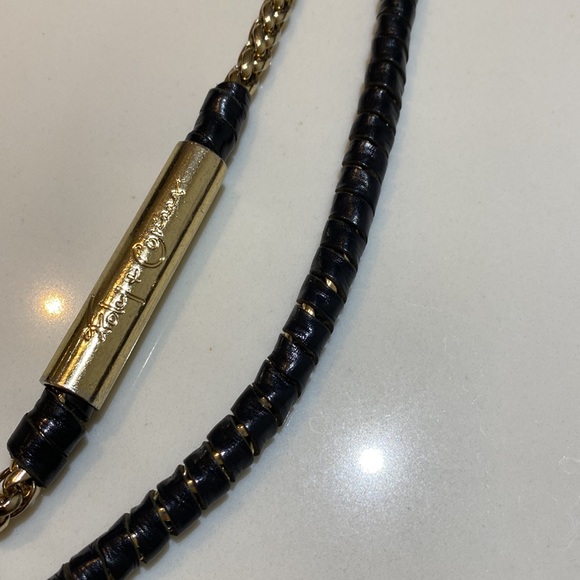 Black leather purse with tassel and gold detail - Picture 6 of 9